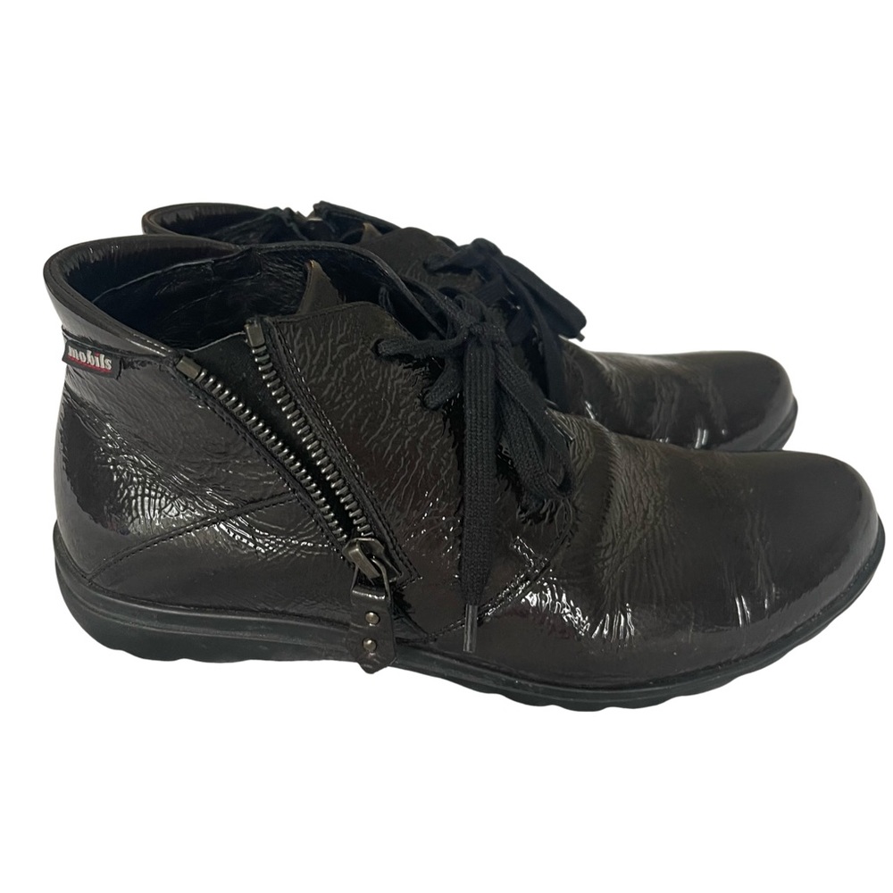 MOBILS Black Patent Leather Tie Up Ankle Boots. Size 7.5